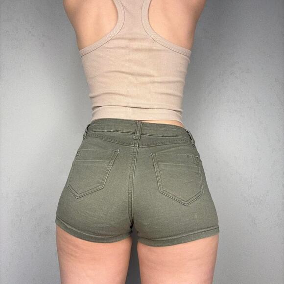 Green mini shorts low rise embroidered denim shorts from Harper size 26” - Picture 4 of 8